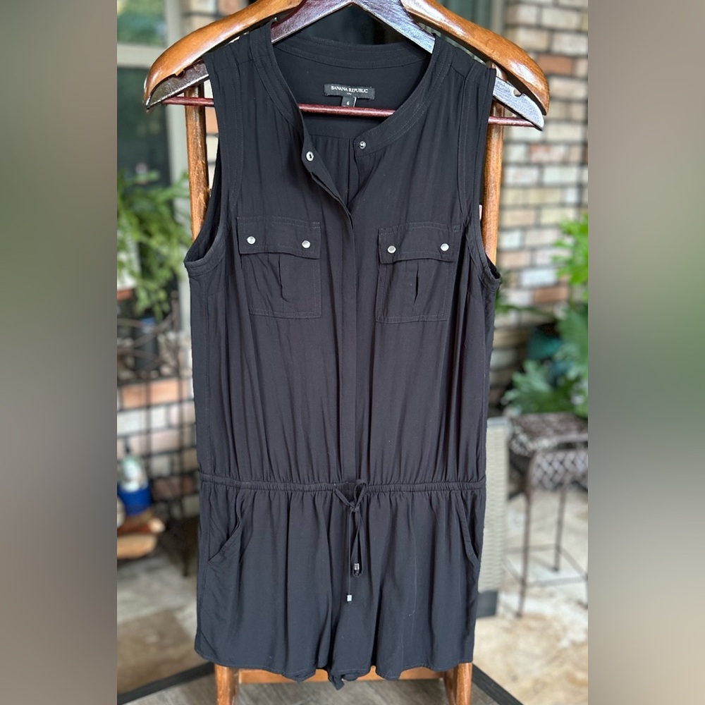 Banana Republic Black Sleeveless Romper - Size 6